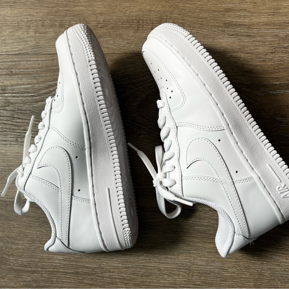 Nike White Air Force 1 '07 Sneakers